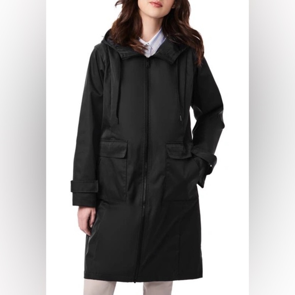 BERNARDO Tech Hooded Raincoat In Black